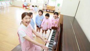 【企業主導型保育が抱える問題】急増した背景と今後の課題・解決策