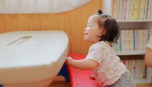 企業主導型保育施設と認可施設の違いとは？それぞれの特徴を解説