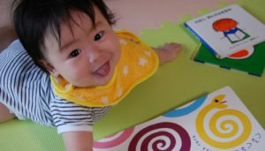 0歳の時期に最適な遊びとは？遊んであげるときのポイントも紹介