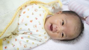 0歳児の発達の特徴とは？知っておきたい身体と心の発達