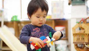 2歳の時期にオススメのおもちゃとは？生活に必要な能力をはぐくもう