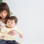 0歳児が熱を出したら？子どもの発熱の対処法と受診のポイント