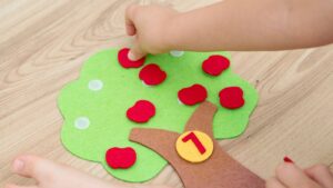 【乳幼児向け】簡単手作りおもちゃおすすめ12選！保育園での作り方や遊び方を年齢別に解説