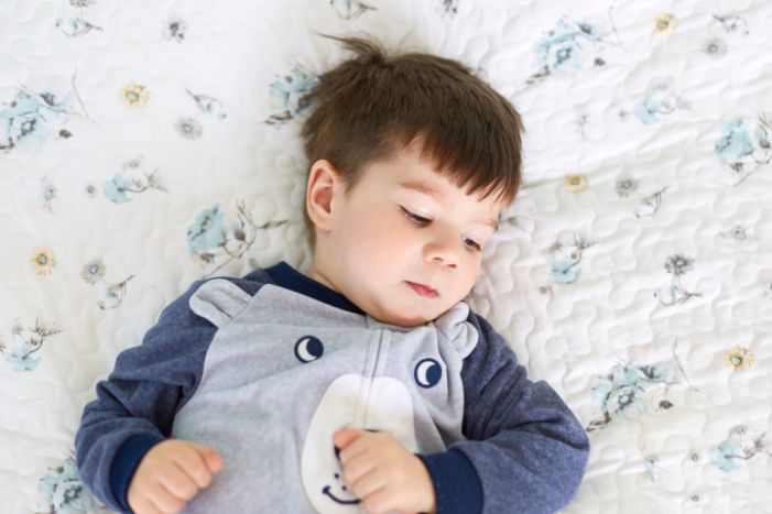 2歳児の理想的な睡眠時間とは？生活リズムを整えるコツ＆トラブル解決法5つ