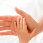 2歳児と楽しめる手遊び歌おすすめ16選｜盛り上げるコツや狙い、配慮すべきポイントを解説